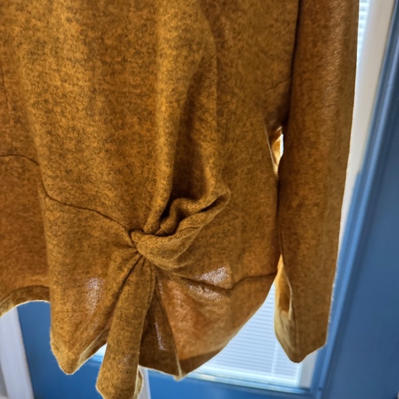 DG2 Soft ease Sweater - Picture 2 of 4